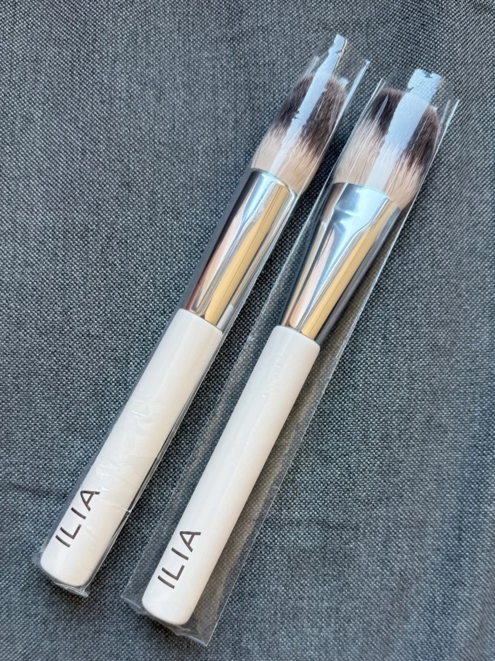 NWT ILIA Blush and Bronzer Makeup Brushes - Set of Two